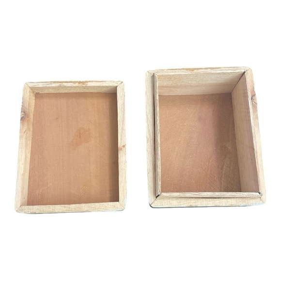 Handmade & painted Hibiscus wooden box, trinket box, jewelry box made in Haiti - Picture 4 of 8